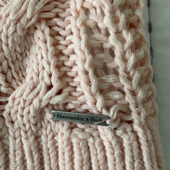 Abercrombie and Fitch light pink sweater - Picture 2 of 4
